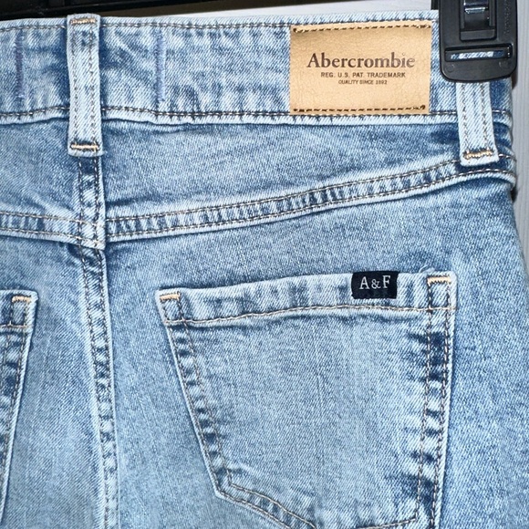 Abercrombie Kids Size wide leg high-rise jeans, size 9/10 short - Picture 4 of 8